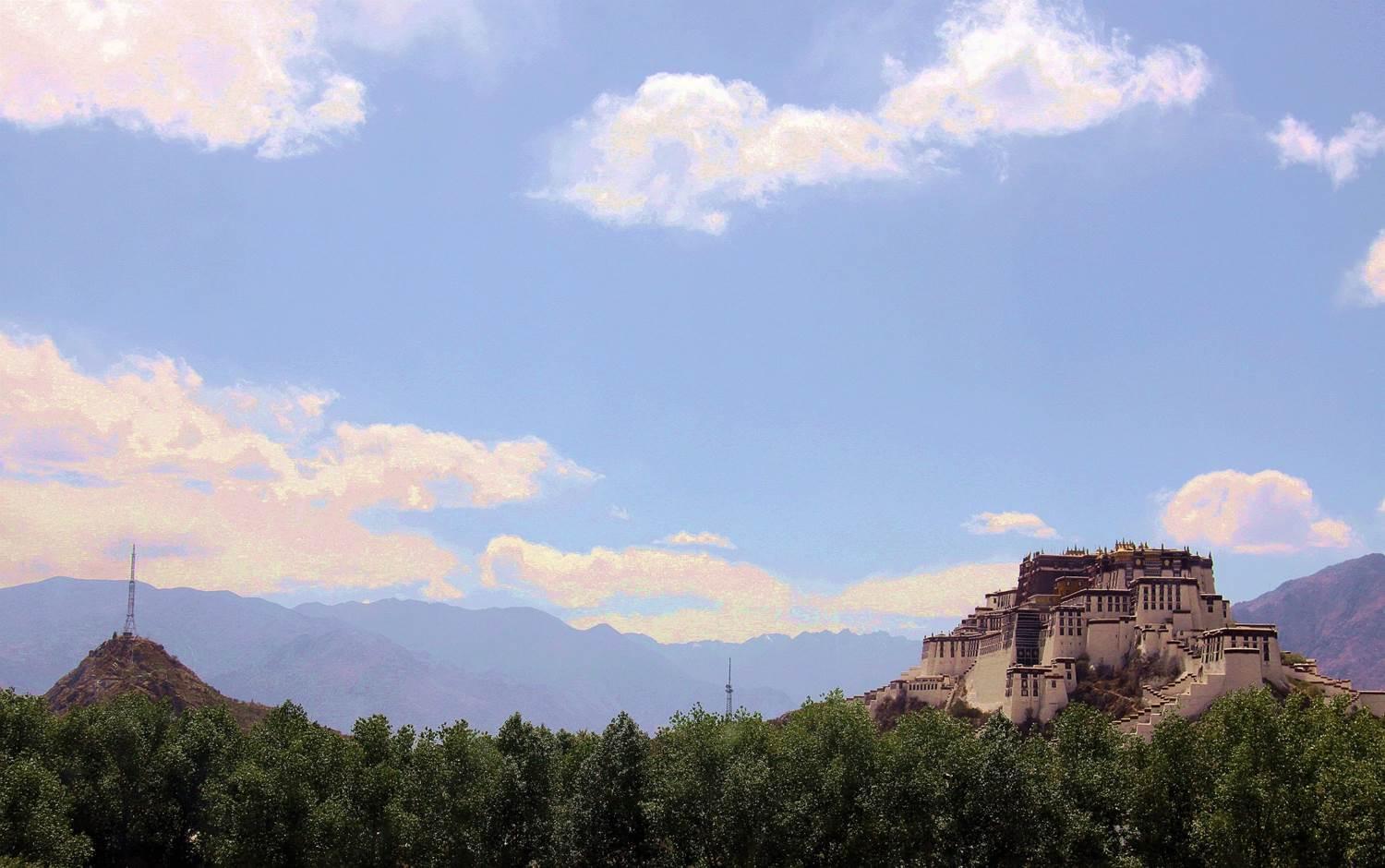 In a regular morning of May, Lhasa people begin a new day as usual.