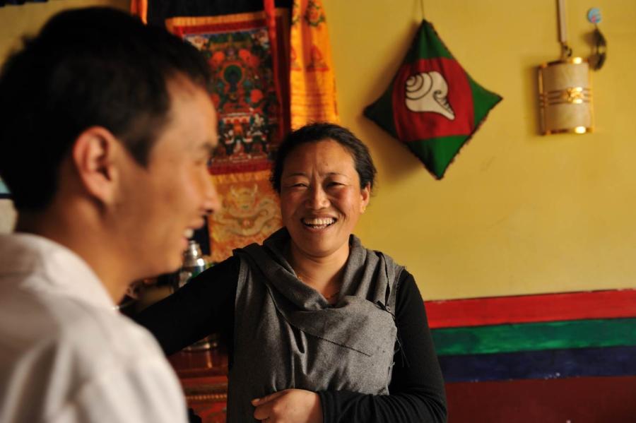 Medron, an acquainted customer of Tashi, has been receiving massage treatment for  2 years. “I feel much better now, the massagers here are all professional.” she says.