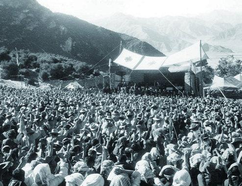 On July 26, 1959, more than 10,000 monks and laymen gather in Lhasa to celebrate the success of the "three antis and two reductions" campaign.