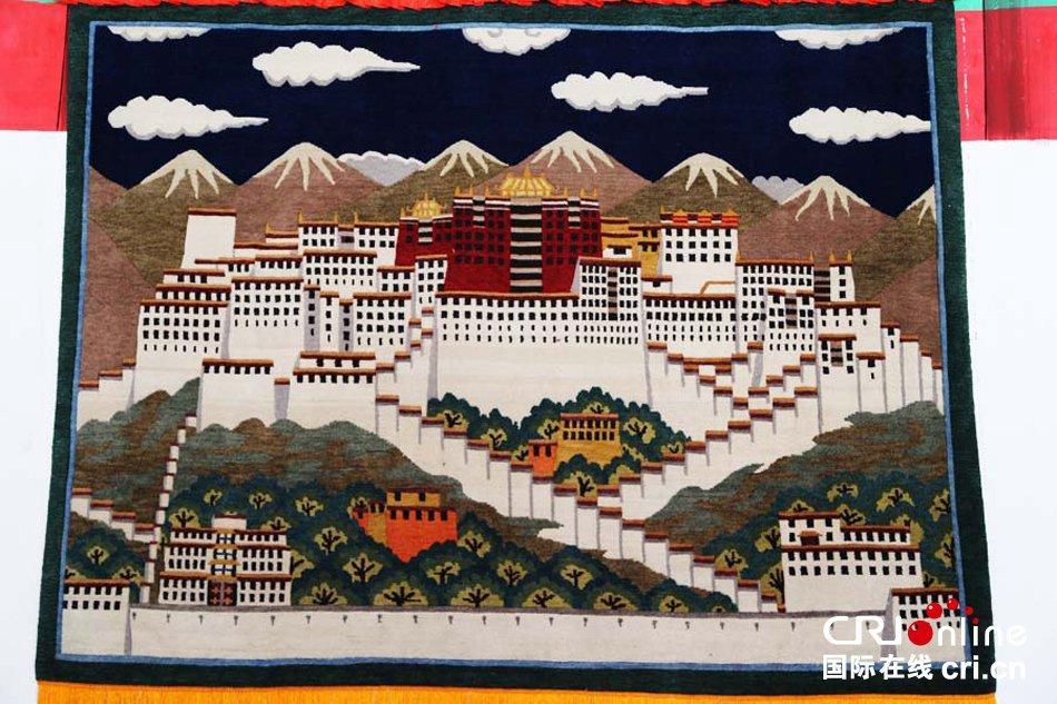 Delicate Tibetan handmade woolen carpet. [Photo/Cri]