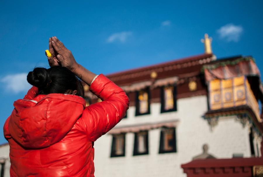 The first step of worship is to put your hands over your heart instead of your head in order to show your respect to the Buddhas. The second step is to raise your hands to your cowlick instead of your forehead and prostrate yourself in worship to pure your actions and conduct karma.