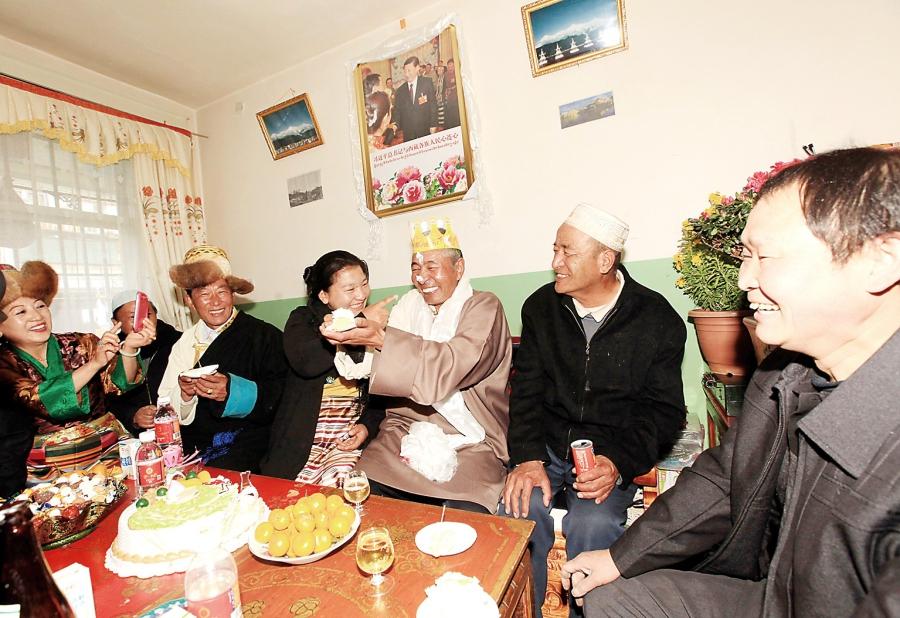 Residents of the Tibetan, Han and Hui nationalities live in harmony and amity with each other at the residential compound of Lugu  residents