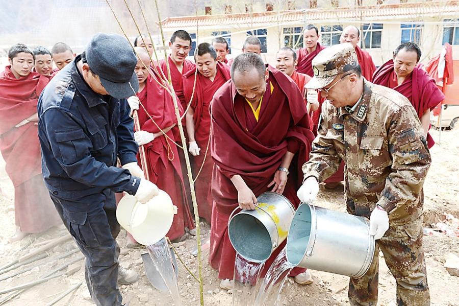 On March 12, 2015, a total of 5000 more workers and cadres from enterprises and public institutions, army officers and soldiers, retired cadres as well as monks from Galden Jampaling Monastery planted more than 15,000 poplars, matsudana and elm at Yedui Villiage, Chengguan Town, Chamdo Prefecture.