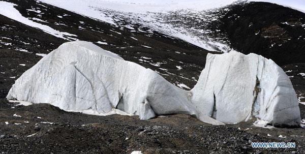 Photo taken on Jan. 8, 2013 shows a part of glacier in Purog Kangri, some 560 kilometers away from Nagqu Town in southwest China's Tibet Autonomous Region. The Purog Kangri glacier, whose ice field co