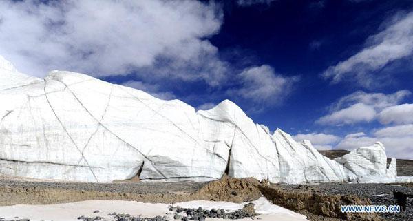 Photo taken on Jan. 8, 2013 shows a part of glacier in Purog Kangri, some 560 kilometers away from Nagqu Town in southwest China's Tibet A