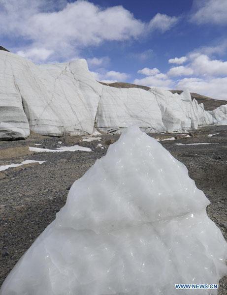 Photo taken on Jan. 8, 2013 shows a part of glacier in Purog Kangri, some 560 kilometers away from Nagqu Town in southwest China's Tibet Autonomous Region. The Purog Kangri glacier, whose ice field co