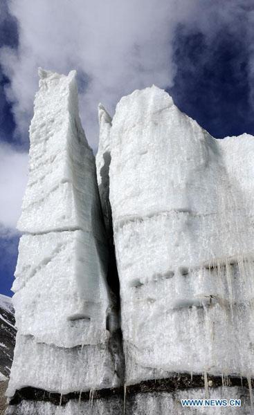 Photo taken on Jan. 8, 2013 shows a part of glacier in Purog Kangri, some 560 kilometers away from Nagqu Town in southwest China's Tibet Autonomous Region. The Purog Kangri glacier, whose ice field co