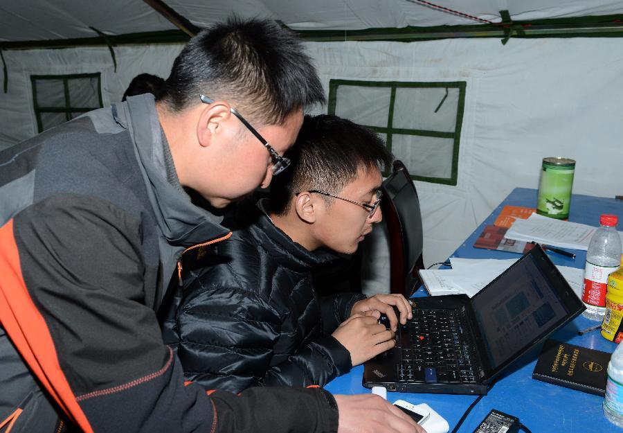 On April 26, 2015, the journalists from Xinhua News Agency are distributing news dispatches in the tents of the earthquake stricken area Zham Town. Although Tibet is high-cold and oxygen deficit, the journalists who record Tibet work in areas under the most harsh conditions and they tell the world what is happening on the plateau to let more people know about Tibet and the lives of Tibetan people.[Photo/Jue Guo]