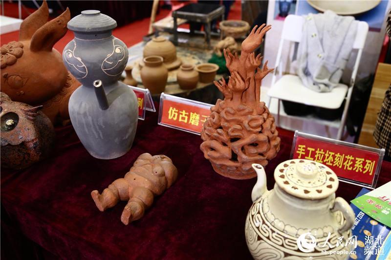Handmade pottery art crafts which has over 600 years of history. (Photo Source: people.cn)