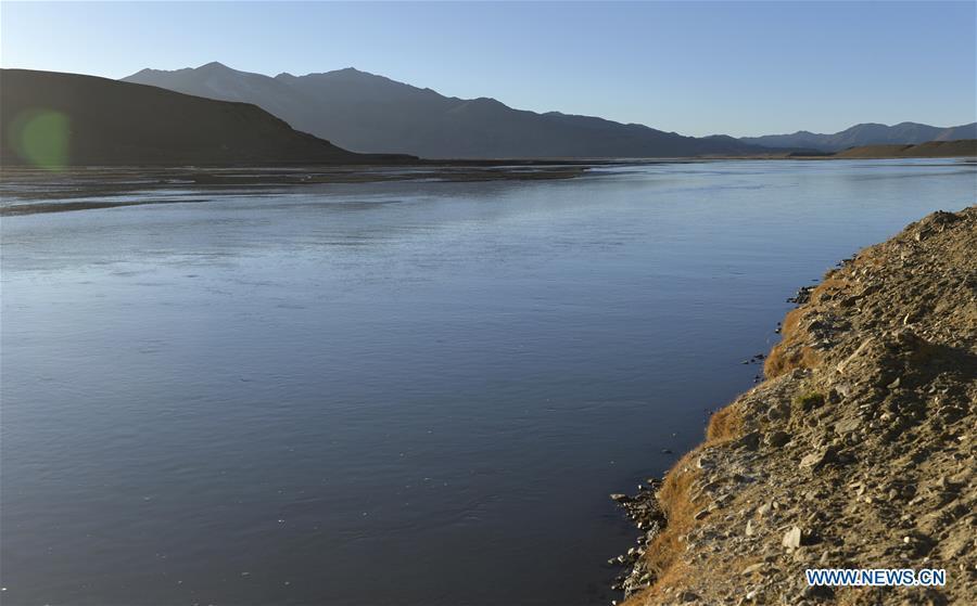 Photo taken on Nov. 18, 2015 shows the Pumqu River in Tingri County, southwest China