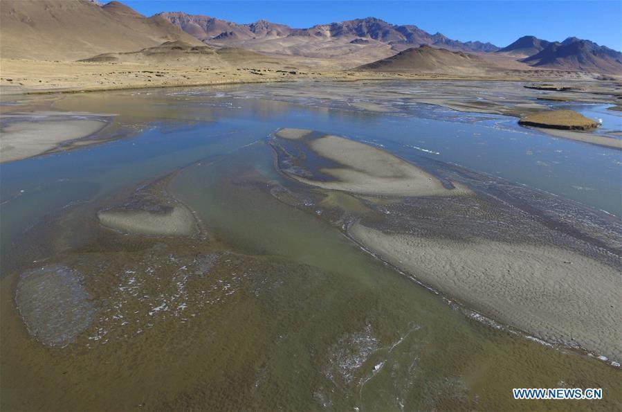 Aerial photo taken on Nov. 21, 2015 shows the Pumqu River in Tingri County, southwest China