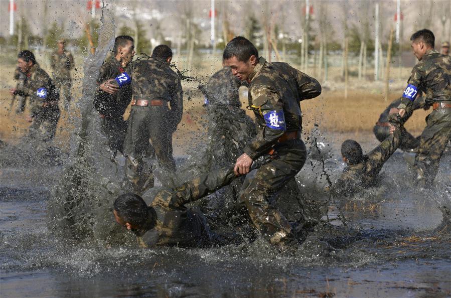 Photo taken on November 28, 2015 shows that special combat soldiers of Tibet Armed Police Corps are proceeding takedown training in a swamp. [Photo/Liu Dongjun]On November 28, 2015, Tibet Armed Police Corps launched “2015 snowland warrior” limitation troop training in Lhasa, aiming at testing as well as improving the special combat soldiers’ military capabilities and anti-terrorist capacities under the high-cold and oxygen deficit environment. The training will last till December 4, 2015.