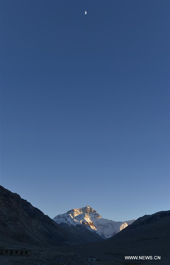 Photo taken on Nov. 19, 2015 shows a distant view of Mount Qomolangma at sunset, the highest peak in the world which stands at an altitude of 8844.43 meters, in southwest China