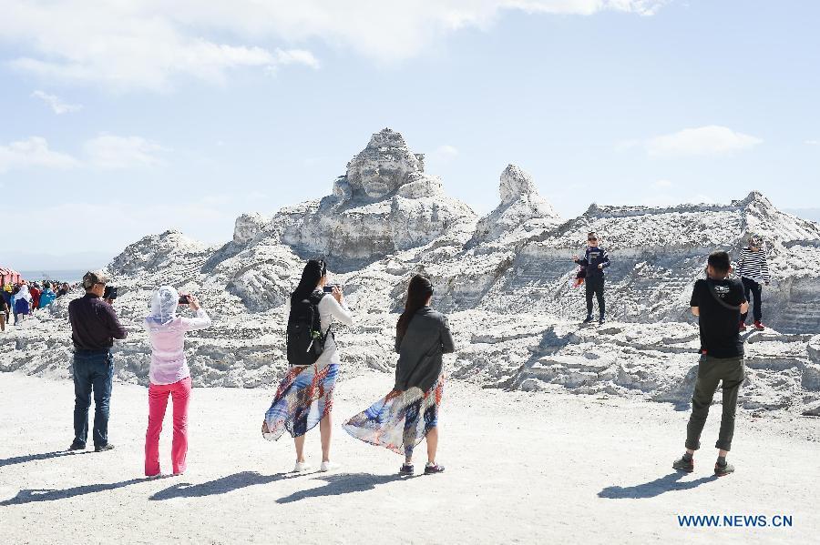 Tourists enjoy themselves on the Caka salt lake in Wulan County, northwest China