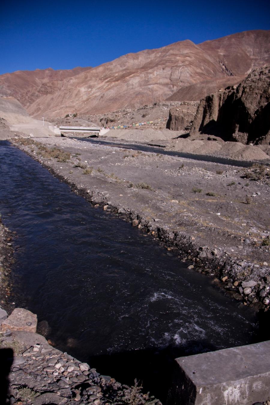 As the power of making zanba, the water flows back to Menqu River after going through the production housr, which is both efficient and environment-friendly.