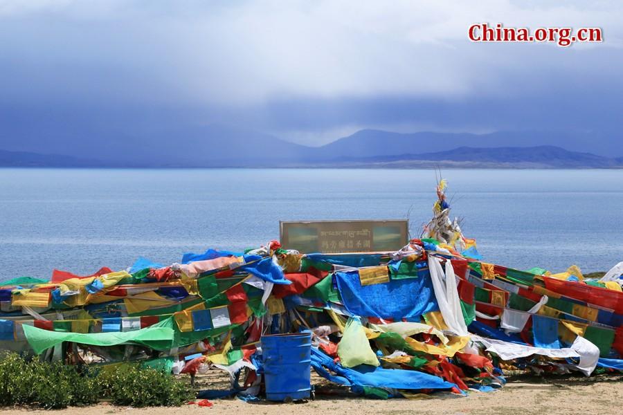 Lake Manasarovar is located in Purang County, Ngari Prefecture of the Tibet Autonomous Region, China. It lies 4,588 meters above sea level and covers 412 square kilometers, making it the largest and highest freshwater lake in China. The lake has long been known as a sacred lake as it is an important place for Buddhism, Hinduism and other religions. The lake attracts thousands of pilgrims and tourists from China, India, Nepal and other countries every year. [Photo/China.org.cn]