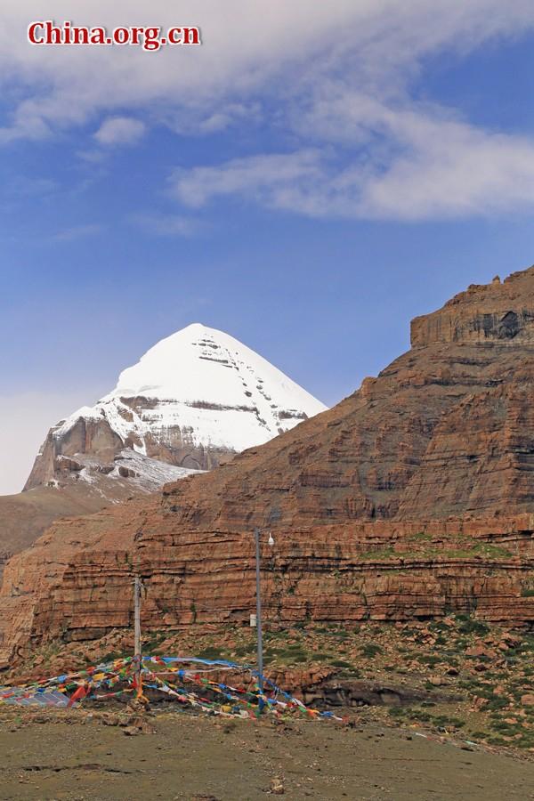 Mount Kailash is located in Purang County, Ngari Prefecture of the Tibet Autonomous Region, China. It is 6,656 meters above sea level and is regarded as a sacred mountain in Buddhism, Bon, Hinduism and Jainism. It attracts many pilgrims and tourists from around the world every year. [Photo/China.org.cn]