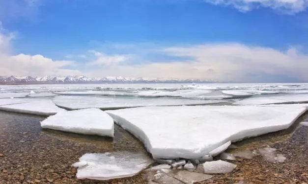 Namtso Lake, known as the "heavenly lake" in the Tibetan language, is one of the three holy lakes in the Tibet Autonomous Region that one should not miss when traveling in Tibet. Photo shows the beautiful scenery of Namtso Lake located between Tibet’s Damxung County and Palgon County, in southwest China’s Tibet Autonomous Region.