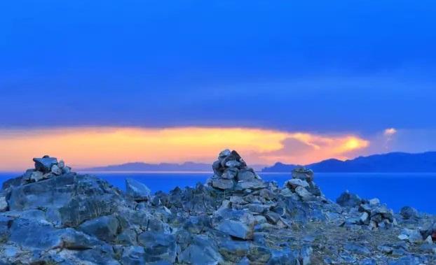 Namtso Lake, known as the "heavenly lake" in the Tibetan language, is one of the three holy lakes in the Tibet Autonomous Region that one should not miss when traveling in Tibet. Photo shows the beautiful scenery of Namtso Lake located between Tibet’s Damxung County and Palgon County, in southwest China’s Tibet Autonomous Region.