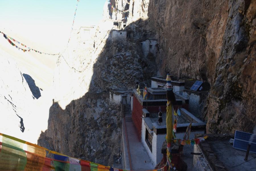 After going out of the cave, people can see Sogpu Temple at the first sight. Besides, there is a Sogpu Karst Cave within this temple.