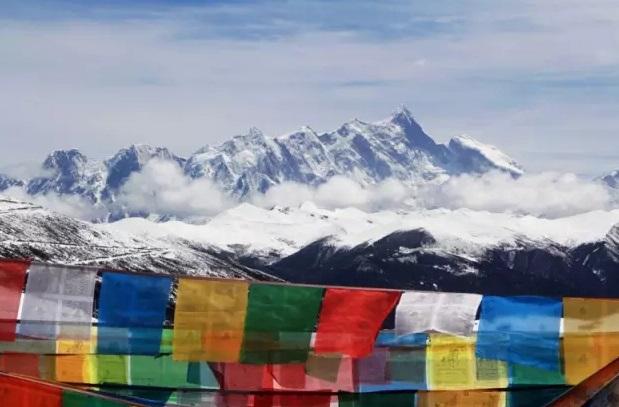 Namcha Barwa is a mountain in the Tibetan Himalaya. With an altitude of 7,782 meters, Namcha Barwa is in an isolated part of southeastern Tibet which is rarely visited by outsiders. It stands inside the great bend of the Yarlung Tsangpo River. Photo shows the view of Namcha Barwa.