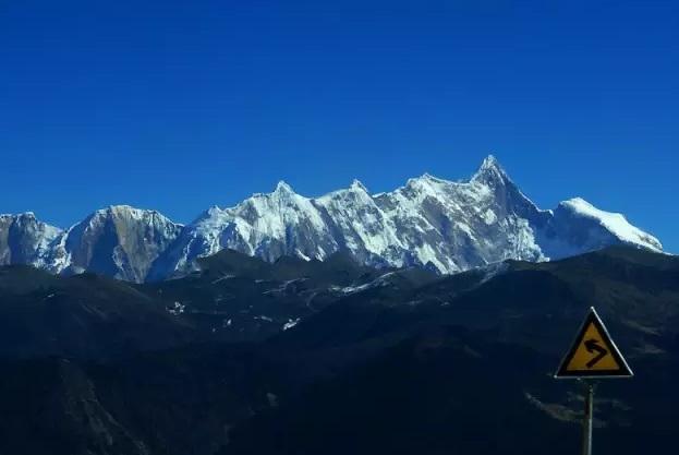 In addition to being one of the highest mountains in the world, Namcha Barwa is also the third most prominent peak in the Himalayas after Mount Everest and Nanga Parbat. Photo shows the view of Namcha Barwa.