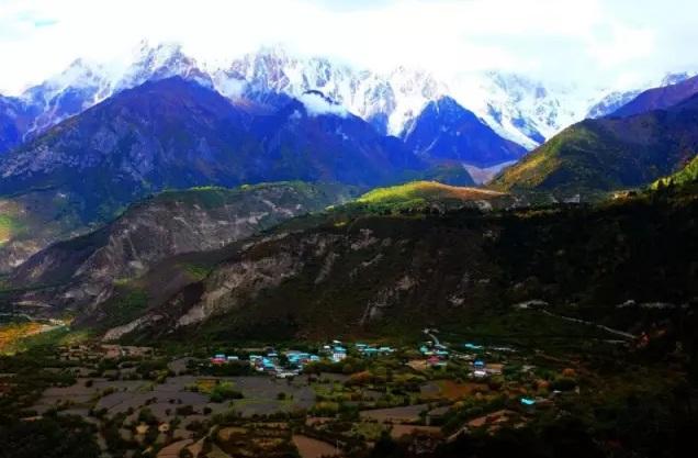 It is said that Namcha Barwa can only reveal itself for 25 days each year, which makes it harder to catch sight than Mt. Qomolangma. Photo shows the view of Namcha Barwa.