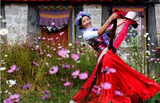 Photo shows a girl of Monba nationality smiling.