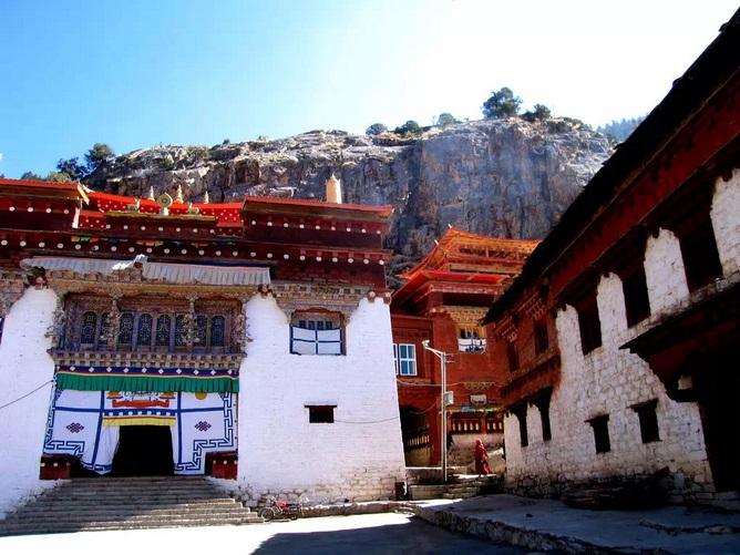 No.6 Sera MonasteryFounded in 1419, the Sera Monastery has one Great Assembly Hall and three colleges. It is responsible for some 19 hermitages, including four nunneries, which are all located in the foot hills north of Lhasa. Sera Monastery in Tibet is noted for its debate sessions.