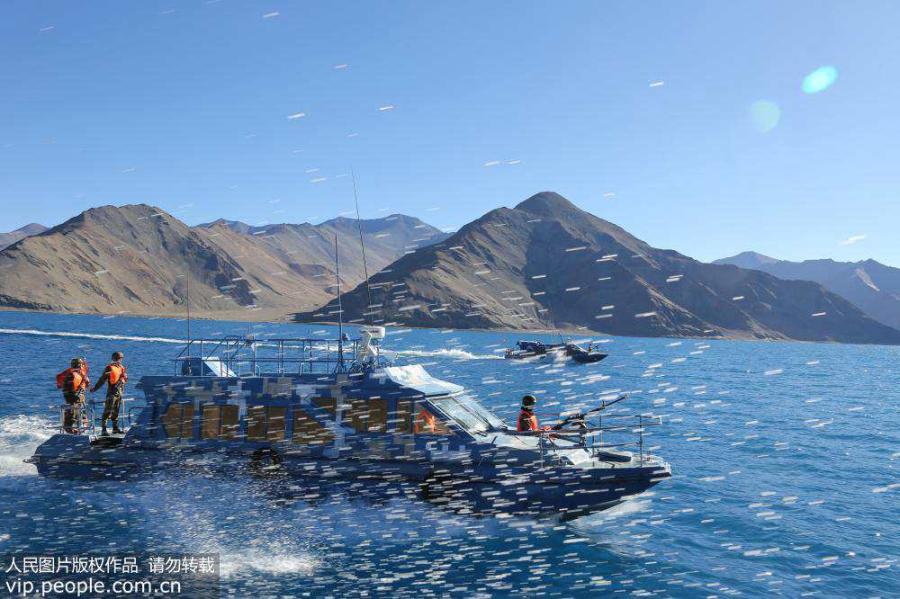 Chinese soldiers patrol Panggong Lake in Tibet. Panggong Lake, also known as Pangong Tsao, means “beautiful and long lake” in the Tibetan language. It is situated at a height of 4,242 meters in the Himalayas. (Photo / Yue Xiaoping)