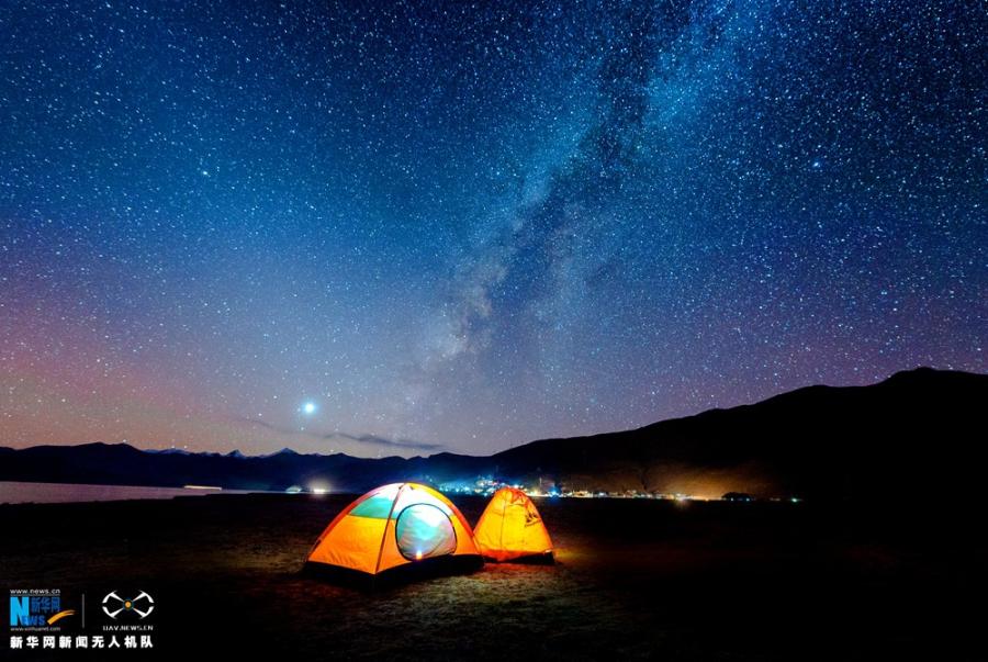 Photo shows the evening scenery of Yamdrok Lake in early winter. [Photo/Xinhua]The holy Yamdrok Yumtso Lake lies to the south of Yarlong Tsangpo River in the Shannan Region of Tibet. It is one of three holy lakes in Tibet. As the largest freshwater lake at the south foot of the Himalayas with an area of about 638 square kilometers, it is in a length of 130 kilometers and a width of 70 kilometers. Its surface is about 4,441 meters above the sea level. It is quite deep as the average depth is about 20-40 meters and the deepest point is almost 60 meters below the surface.