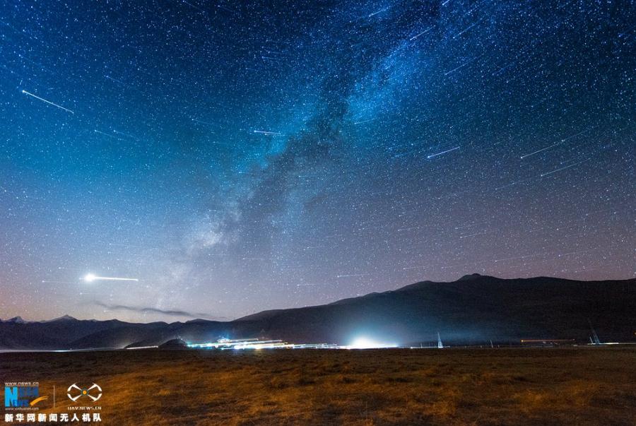 Photo shows the grassland besides Yamdrok Lake. [Photo/Xinhua]The holy Yamdrok Yumtso Lake lies to the south of Yarlong Tsangpo River in the Shannan Region of Tibet. It is one of three holy lakes in Tibet. As the largest freshwater lake at the south foot of the Himalayas with an area of about 638 square kilometers, it is in a length of 130 kilometers and a width of 70 kilometers. Its surface is about 4,441 meters above the sea level. It is quite deep as the average depth is about 20-40 meters and the deepest point is almost 60 meters below the surface.