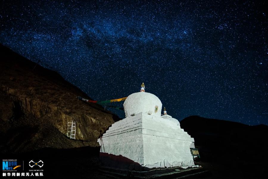 Photo shows the white tower besides Yamdrok Lake in early winter. [Photo/Xinhua]The holy Yamdrok Yumtso Lake lies to the south of Yarlong Tsangpo River in the Shannan Region of Tibet. It is one of three holy lakes in Tibet. As the largest freshwater lake at the south foot of the Himalayas with an area of about 638 square kilometers, it is in a length of 130 kilometers and a width of 70 kilometers. Its surface is about 4,441 meters above the sea level. It is quite deep as the average depth is about 20-40 meters and the deepest point is almost 60 meters below the surface.