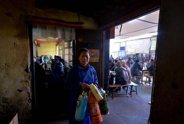 Moreover, the sweet tea house also serves as a chess-and-card room for men. Tibetan men like to play xiu (a traditional Tibetan game of dicing, and players can "kill" each other in the game) at the teahouses. Tshe Sgron said the game is only for men in Tibetan areas.