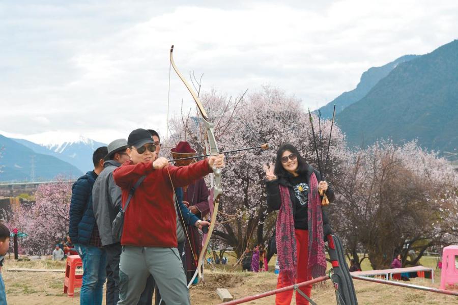Photo shows tourists are playing whistling archery in Gala Village, Nyingchi of southwest China